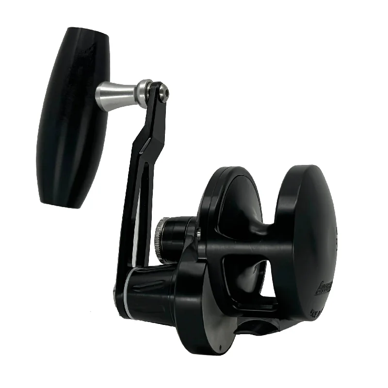 Accurate Valiant Matte Black Lever Drag Reels